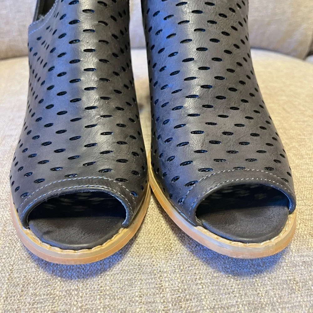 Booties - Picture 4 of 6